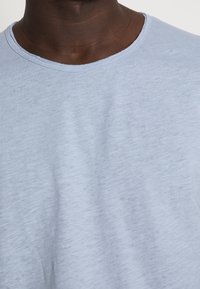 Selected Homme SLHMORGAN SS O-NECK TEE W NOOS - T-shirt básica - dream blue