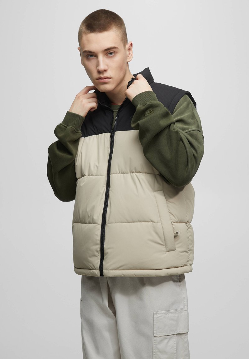 PULL&BEAR BASIC PUFFER Vestă white/alb Zalando.ro