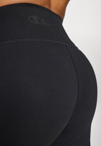 Champion TRAINING SOFT TOUCH BIKER SHORTS - Tajice - black