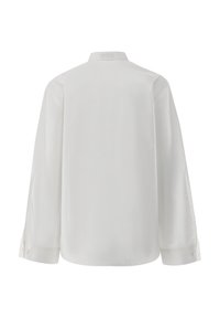 Camicia bianca a maniche lunghe con colletto, texture liscia e dettagli con bottoni sui polsini. Design semplice e classico con una vestibilità comoda.