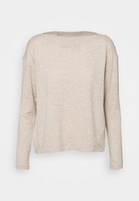 Pull beige à manches longues en tissu doux et texturé. Caractéristiques d'un large décolleté et un subtil côtelé le long du col et des coutures.