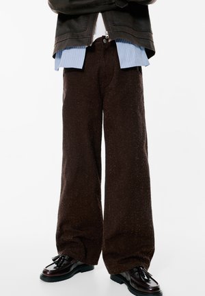 TEXTURED STRAIGHT-LEG - Pantaloni - brown
