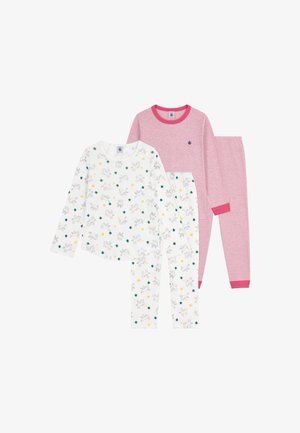 Dois conjuntos de pijamas infantis: um com uma parte de cima branca e calças com estampas de animais em cinza, amarelo e verde; o outro é cor de rosa, listrado com detalhes em vermelho.