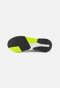 adidas Sportswear AVRYN - Športni copati - crystal white/lucid lemon