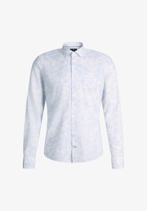 Camicia da uomo bianca a maniche lunghe con un delicato motivo floreale azzurro chiaro, bottoni frontali e colletto classico.