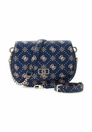 Sac bandoulière bleu marine avec motif géométrique beige et logo, chaîne et fermoir argentés, et sangle réglable avec boucle.