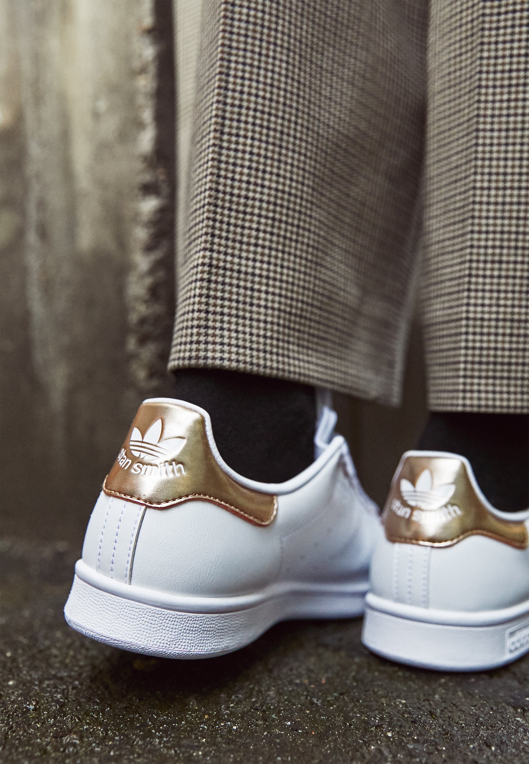 stan smith black copper metallic