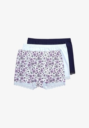 Tre paia di pantaloni corti di cotone: un paio con stampa floreale di fiori rosa e neri, uno bianco e uno blu navy, tutti con bordo in pizzo.
