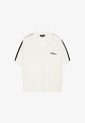 Weißes Poloshirt mit kurzen Ärmeln, schwarzen Ärmelstreifen und "Archives" in schwarzer Schrift auf der linken Brust gestickt.