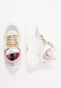 MOA - Master of Arts Sneakers - white