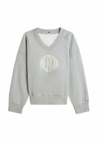 Felpa grigia con scollo a V, polsini e orlo a coste. Presenta la scritta "HILFIGER" ricamata in bianco sul davanti. Tessuto morbido.