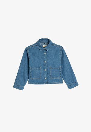 Lichtblauwe denimjack met een kraag, voering met knopen aan de voorkant en twee grote opgestikte zakken aan de voorkant. Lange mouwen.