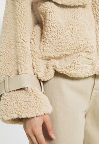 Sixth June Chaqueta de entretiempo - beige