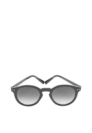 - Okulary przeciwsłoneczne