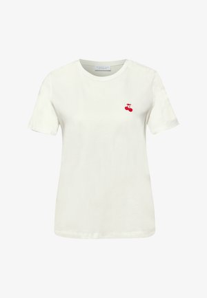 Bílé tričko s krátkými rukávy, kulatým výstřihem a malou červenou výšivkou třešně na levé straně hrudi.