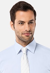 Vincenzo Boretti BÜGELFREI - Zakelijk overhemd - hellblau