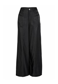 Visoke črne hlače s širokimi nogavicami, z zapiranjem na gumb in zadrgo spredaj, podrobno šivanje in dvema ukrivljenima sprednjima žepoma.