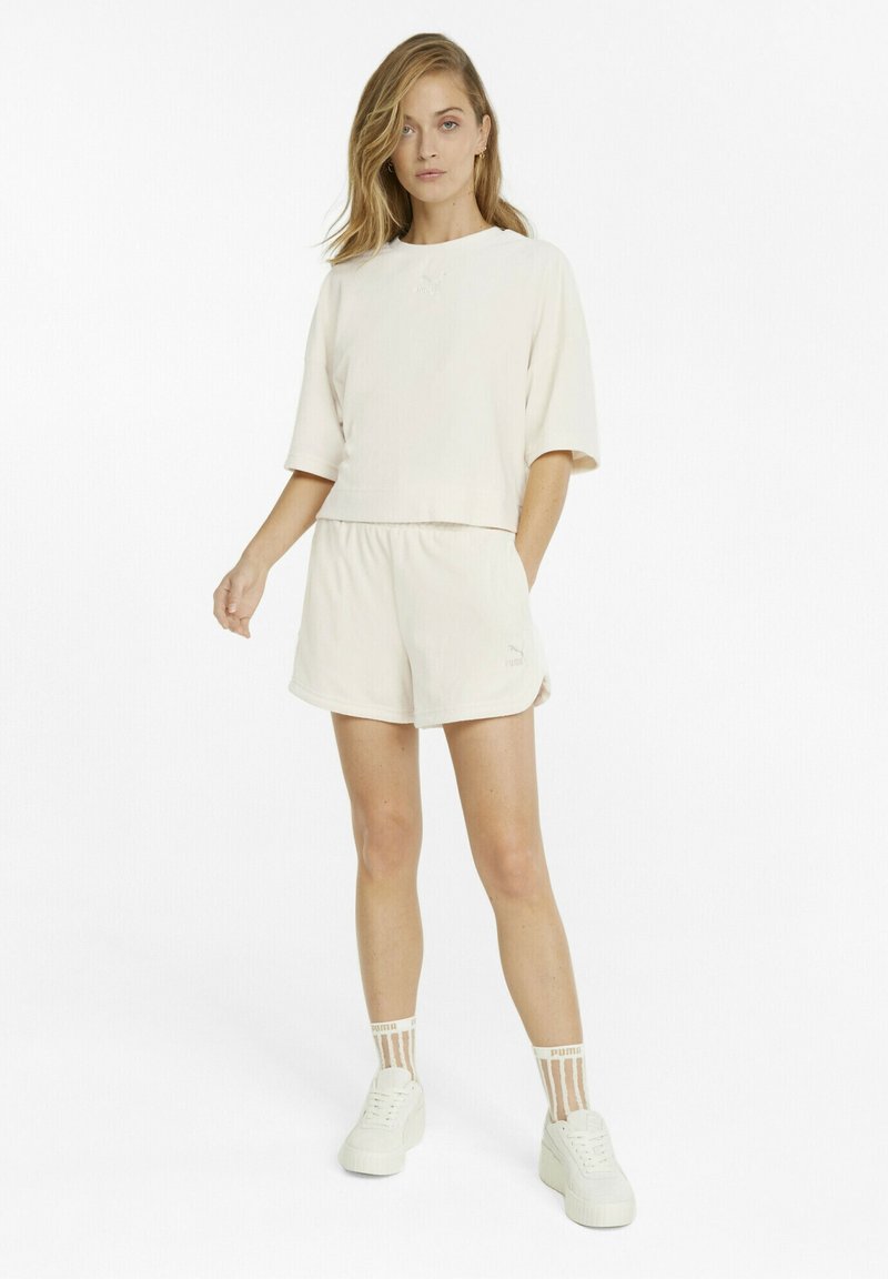 Puma CLASSICS OVERSIZED - Jednoduché tričko - no color
