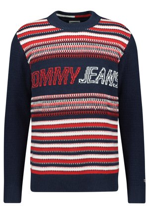 Granatowy sweter z dzianiny w czerwone, białe i niebieskie poziome paski oraz napis "Tommy Jeans" czerwono-biały na wysokości klatki piersiowej.