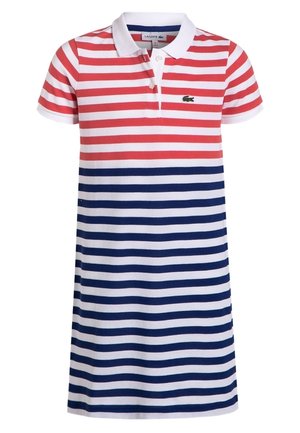 Sukienka polo z krótkim rękawem, z czerwonymi, białymi i granatowymi poziomymi paskami oraz logo Lacoste na piersi.