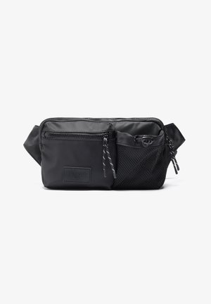 Schwarze Gürteltasche mit Reißverschlusstasche, Netzbeutel mit Kordelzug, verstellbarem Riemen und Markenpatch vorne.