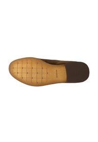 Semelle intérieure de chaussure marron avec une surface texturée, comportant un motif en grille. Le talon est lisse avec une accentuation marron foncé et un logo.