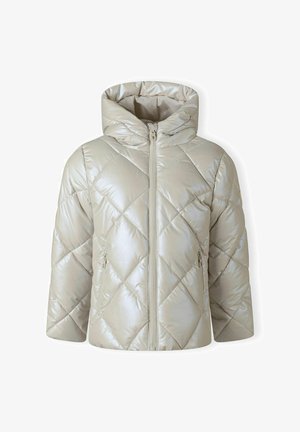 Veste matelassée beige avec un motif en losanges, fermeture éclair à l'avant et capuche. Dispose d'une texture lisse et brillante ainsi que de poches latérales zippées.