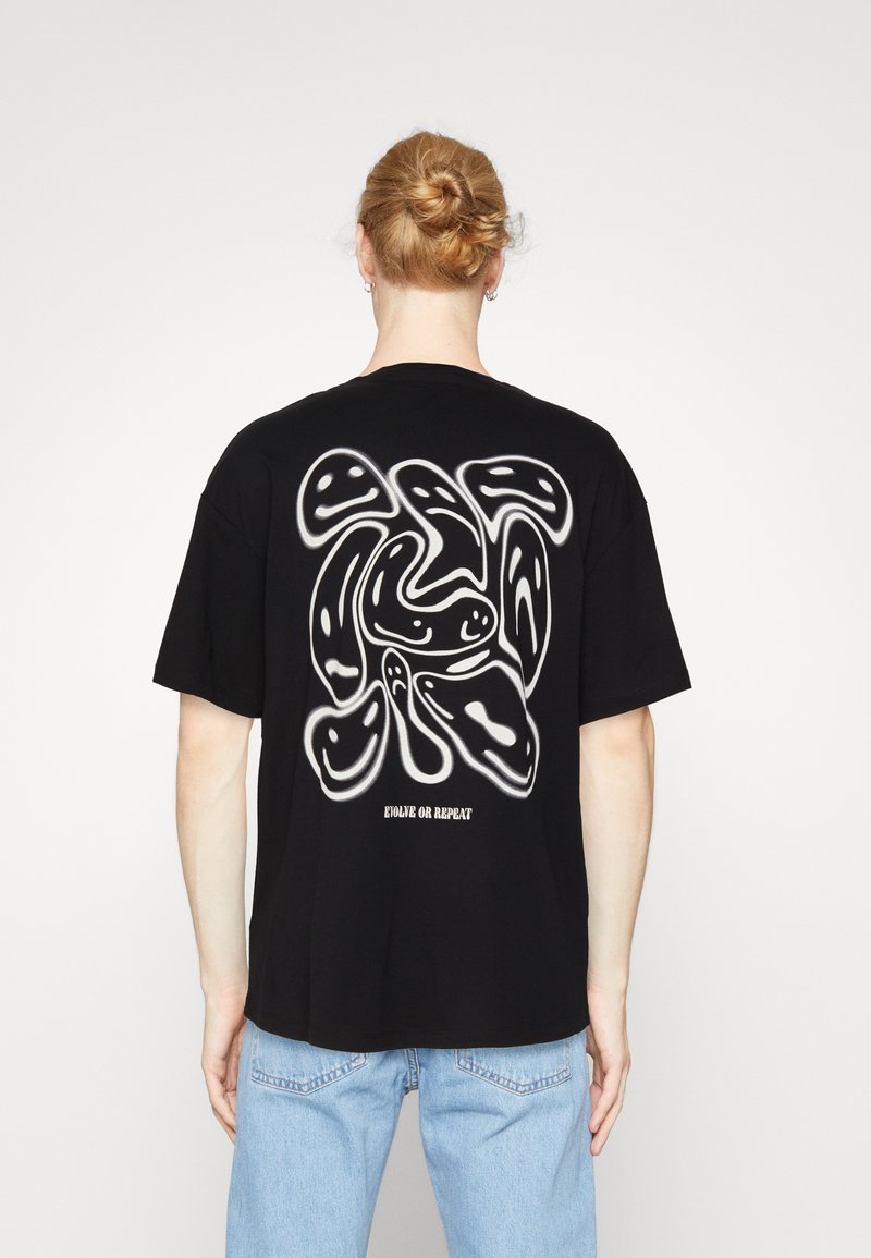 Pokémon UT Graphic T-Shirt | Pikachu | US