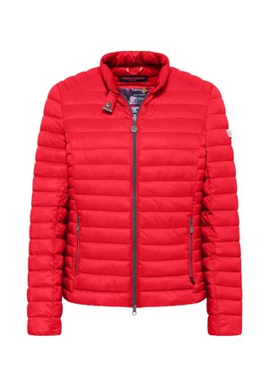 Rode doorgestikte bomberjack met opstaande kraag, rits aan de voorkant, ritssluitingen aan de zijkanten en horizontale gewatteerde stiksels.