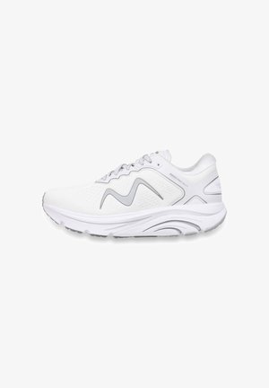 Chaussure de course athlétique blanche avec logo en forme d'onde gris, tige en mesh respirant, semelle amortie et fermeture à lacets, vue de côté extérieur.