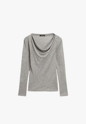 Grijze longsleeve top met een gedrapeerde halslijn en een zachte, gladde textuur. Eenvoudig ontwerp zonder patronen of accenten. Standaard pasvorm.