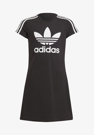 Czarna krótka sukienka Adidas z białym logo trefoil oraz trzema białymi paskami na ramionach i rękawach.