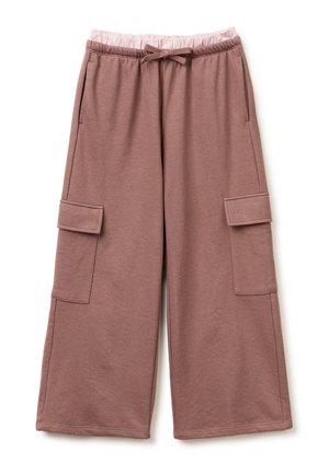Pantalones cargo de pierna ancha en color malva con cintura elástica, cordón ajustable y dos bolsillos con solapa en los costados, colocados planos sobre un fondo blanco.