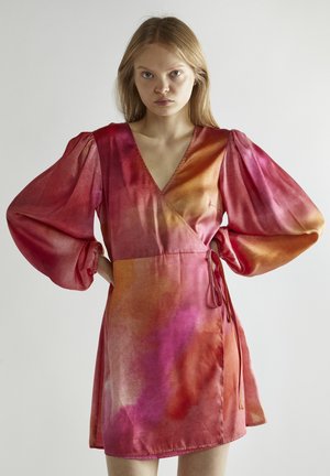 WRAP - Vardagsklänning - orange pink tie dye