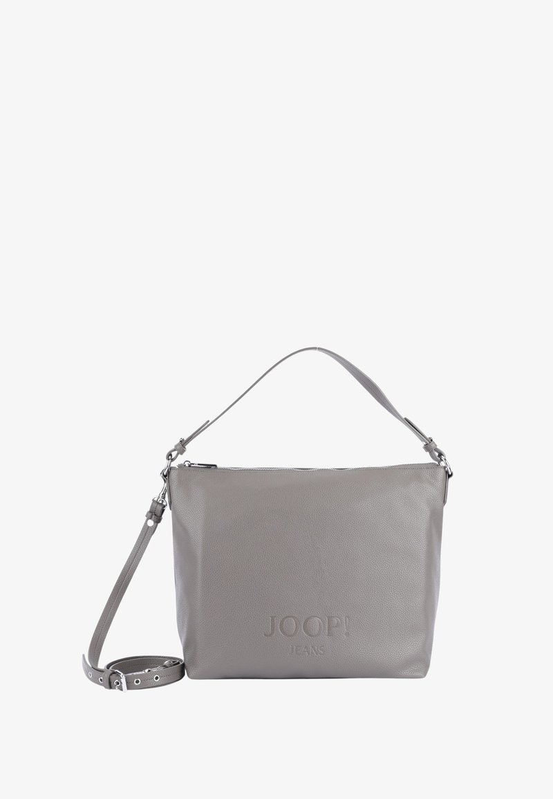 Siva teksturirana usnjena torba za rame z nastavljivim trakom in zadrgo. Ima izbočen logotip spredaj. Minimalističen dizajn.