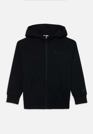 Černá mikina s kapucí na zip, s předním zipem, dvěma bočními kapsami a zateplenou kapucí. Na levé straně hrudi a na levém rukávu je umístěno logo.