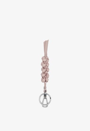 Portachiavi intrecciato in pelle rosa con anello metallico e clip argentata attaccata nella parte inferiore, su sfondo bianco.