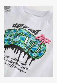 Niet geselecteerd, white spray graffiti