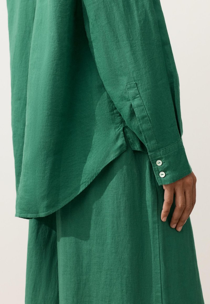 sequin bodycon dress green OYSHO. Blue linen dress with open back. TS – Hibuy market