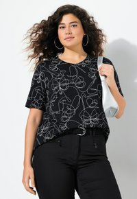 Ulla Popken SHORT SLEEVE TEE - Camiseta estampada - black