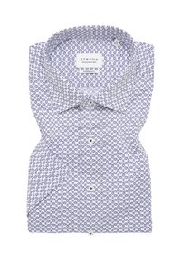 Witte overhemd met moderne snit, voorzien van een blauw abstract patroon, gespreide kraag en een soepele stoftextuur. Label zichtbaar aan de binnenkant.