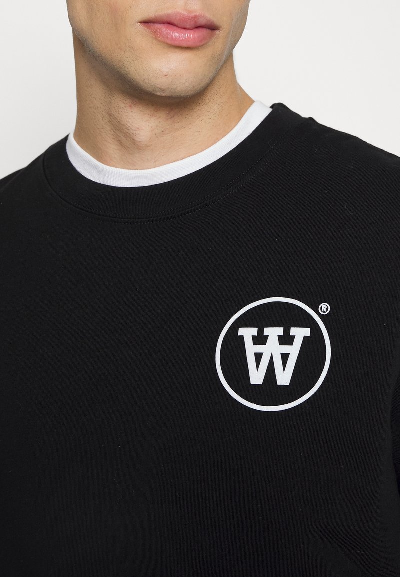 Herren Bekleidung | Wood Wood MAK LONG SLEEVE Langarmshirt black/schwarz - JQ84225 Herren Bekleidung | Wood Wood MAK LONG SLEEVE Langarmshirt black/schwarz - JQ84225