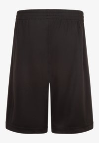 Μαύρα αθλητικά σορτς από διχτυωτό υλικό, με ελαστική μέση και άνετη εφαρμογή. Ο σχεδιασμός δεν περιλαμβάνει ορατές τσέπες ή διακοσμητικά στοιχεία.