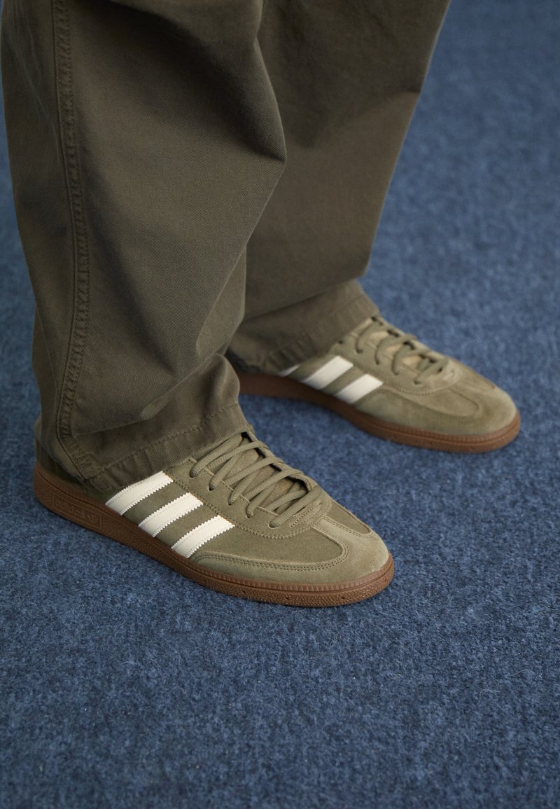 adidas Originals HANDBALL SPEZIAL olive strata/cream white/gum/olive