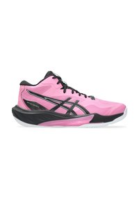 Ροζ, μαύρο και λευκό αθλητικό παπούτσι ASICS Sky Elite FF 4 μεσαίου ύψους με μαύρα κορδόνια και λογότυπο, σχεδιασμένο για αθλητική απόδοση.