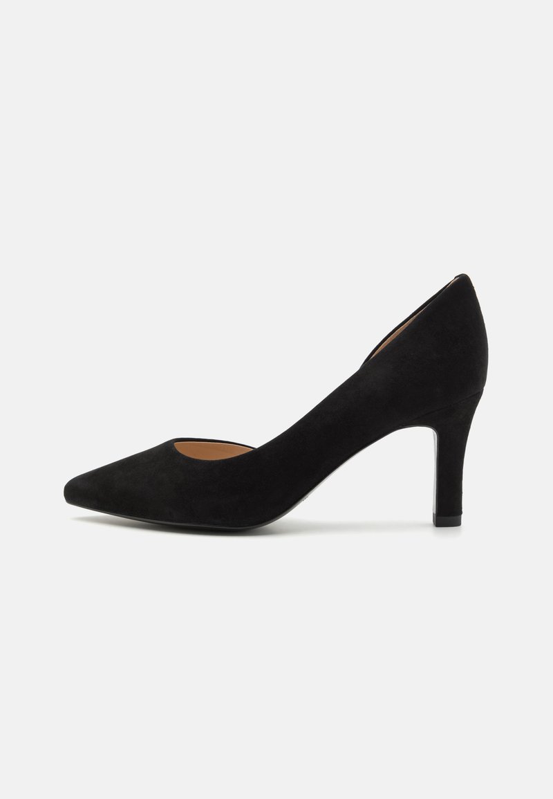 Décolleté nera in suede con punta affusolata e tacco a stiletto di altezza media. Texture liscia, design minimalista e senza hardware visibile.