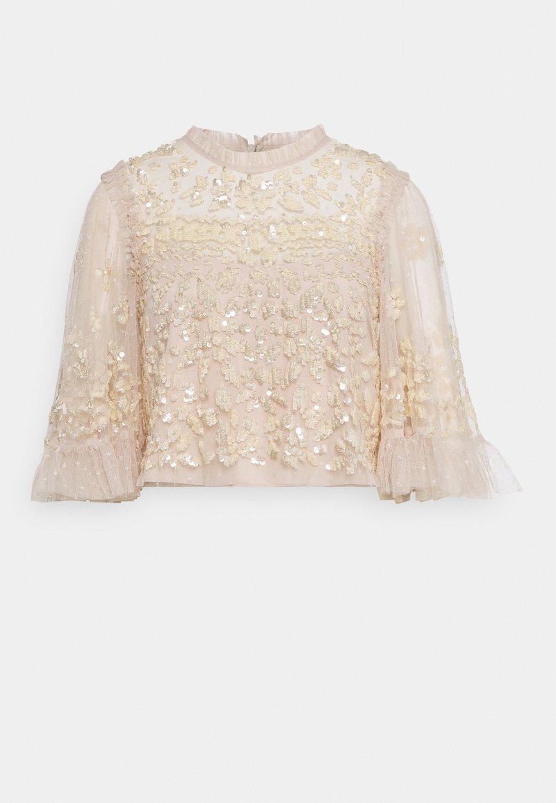 Blouse légère beige clair transparente avec manches 3/4, broderie en dentelle florale, sequins et volants aux poignets et à l'encolure.