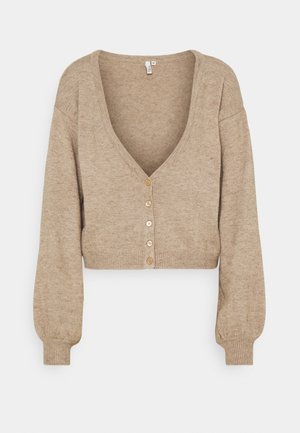 Cardigan beige raccourci avec un col en V profond, des manches longues bouffantes et une fermeture à cinq boutons. Fabriqué en maille douce et texturée.