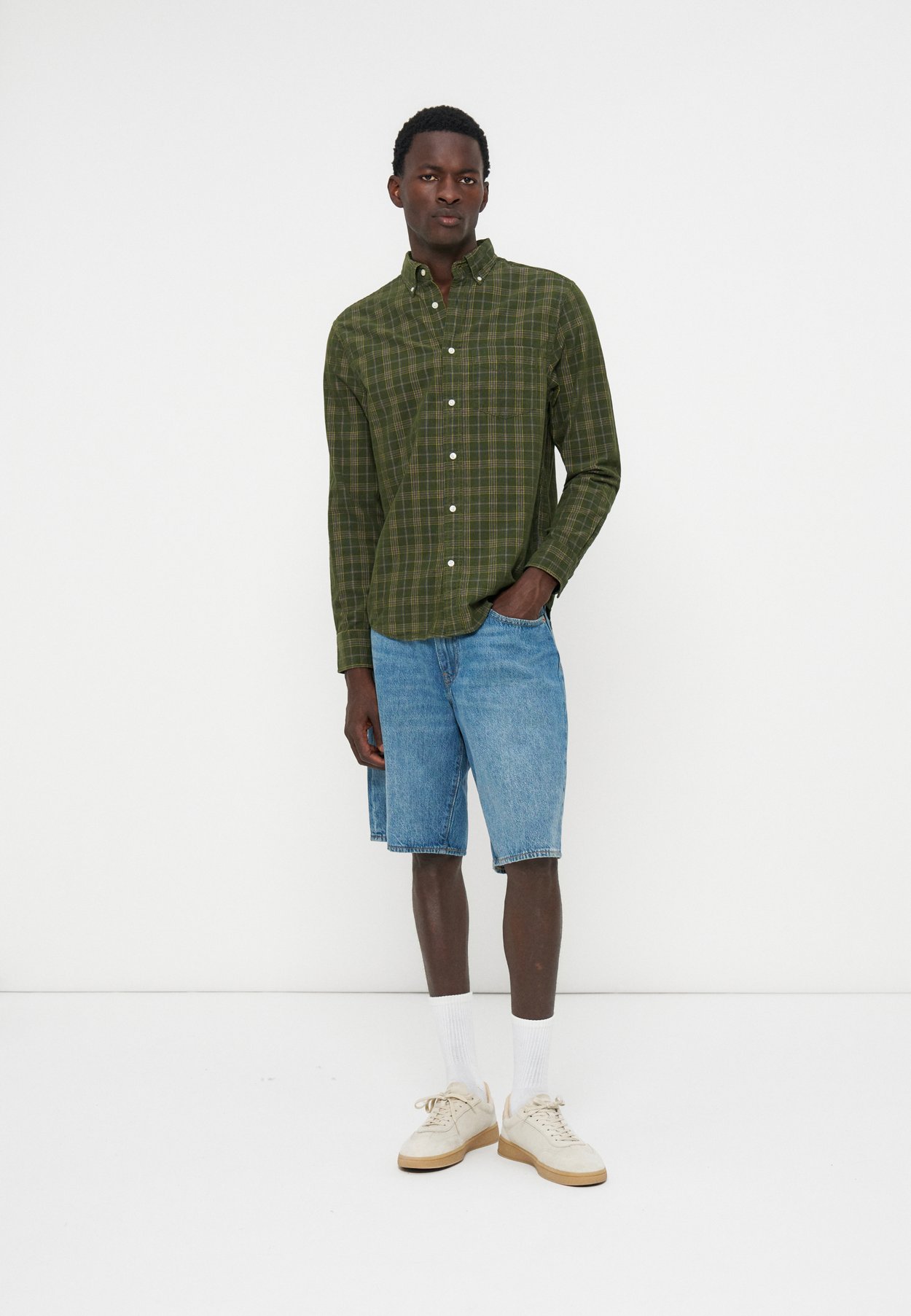 REGULAR FIT