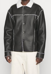 YOURTURN Giacca in similpelle - black